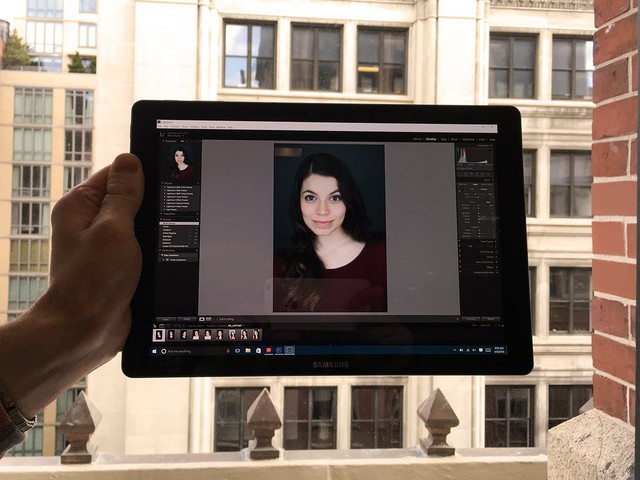  Photoshop Lightroom vẫn chạy mượt mà trên Galaxy TabPro S của Samsung. 