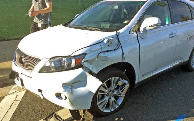  Chiếc xe tự lái của Google gây tai nạn đâm phải một chiếc xe bus. 