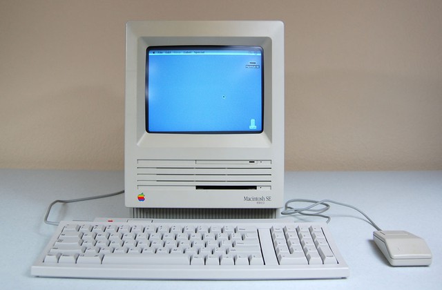  Chiếc máy Macintosh SE. 