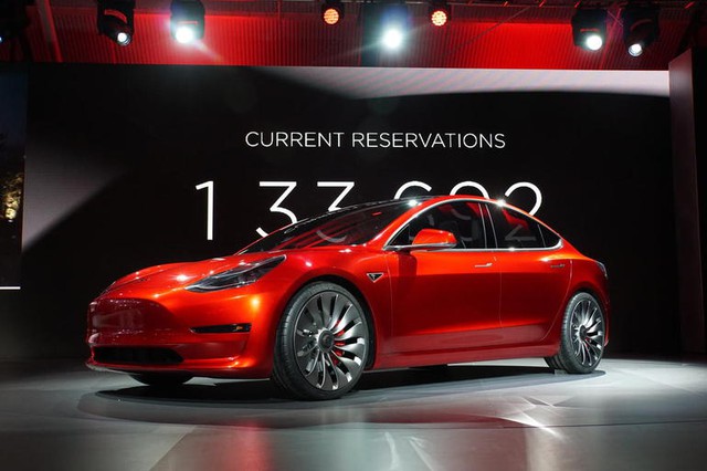  Tesla Model 3 đang tỏ ra không có đối thủ. 