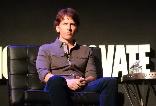 
Todd Howard tại sự kiện DICE Summit 2016.
