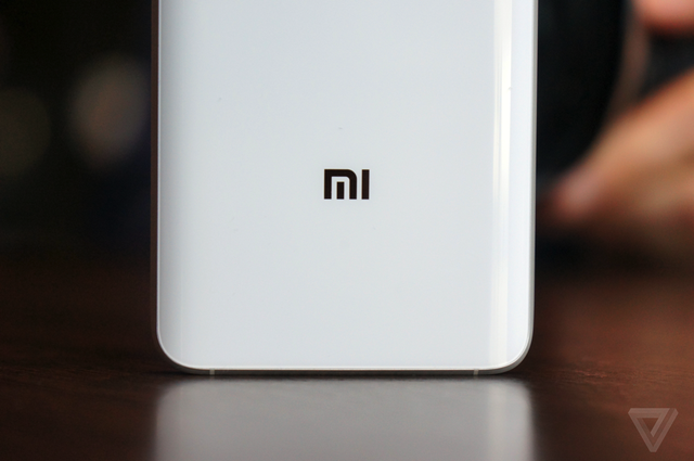  Phiên bản màu trắng của Xiaomi Mi 5. 