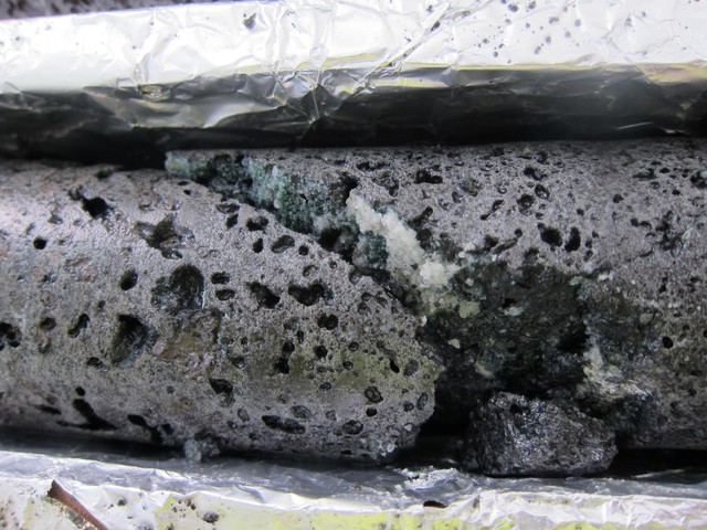 Mẫu đá lấy từ những khu vực chứa carbon được khoáng chất hóa trong lòng đất.