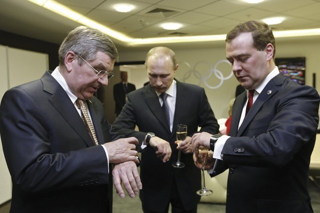  Trong khi ông Putin trung thành với đồng hồ cơ, thủ tướng Medvedev lại thích Apple Watch 