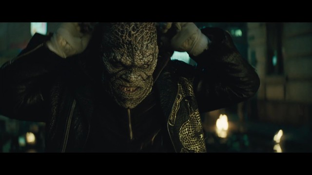 
Killer Croc (Adewale Akinnuoye-Agbaje) một gã quái nhân mang sức mạnh kinh người.
