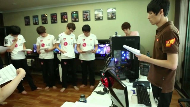 
Các game thủ Hàn Quốc đều phải ăn, ngủ, luyện tập trong Gaming House, dưới sự giám sát của huấn luyện viên
