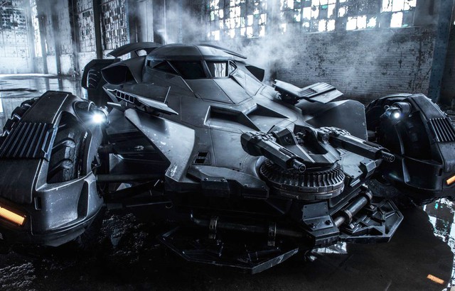 
Xe có khá nhiều chi tiết giống với Batmobile trong Batman V Superman.
