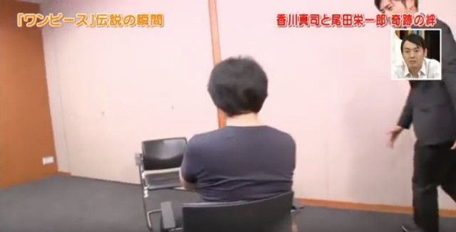 
Tác giả One Piece - Oda Eiichiro lần đầu tiên xuất hiện trên truyền hình, tuy nhiên lại giấu mặt
