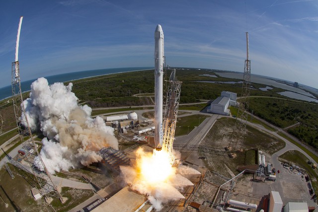 Ngày 8 tháng 4 vừa qua, Falcon 9 rời bến tiếp tế cho Trạm Không gian Quốc tế ISS. 