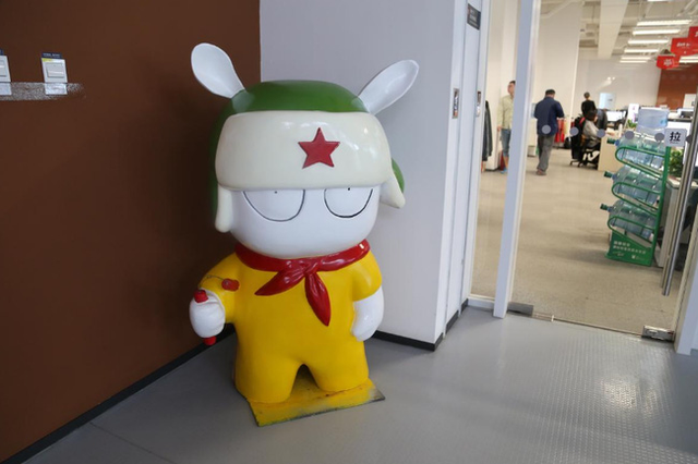 Biểu tượng của Xiaomi, Mi Bunny, xuất hiện ở khắp mọi nơi.