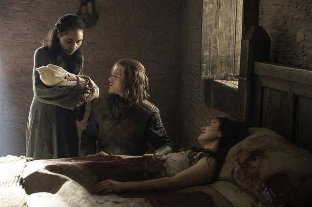 
Ned Stark nhận nuôi con của Lyanna
