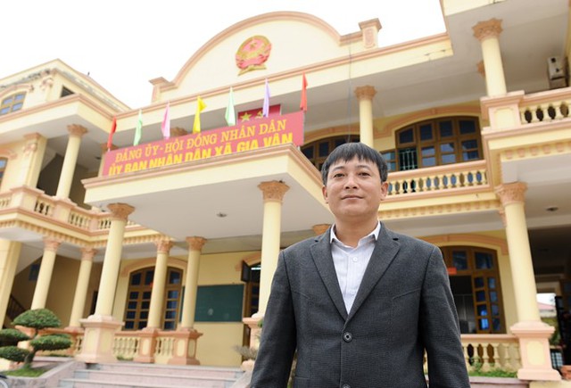 
Ông Đinh Văn Thỏa, Phó Chủ tịch xã Gia Vân, huyện Gia Viễn, tỉnh Ninh Bình cho biết xã đã hỗ trợ hết mức có thể để đoàn làm phim hoàn thành công việc
