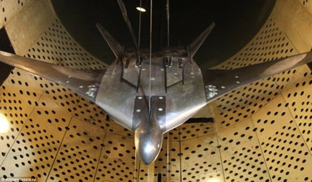 Một mẫu thử nghiệm của máy bay đánh bom thế hệ mới của Nga đang được thử nghiệm trong đường hầm gió
