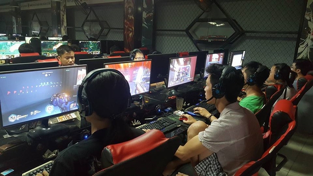 
Hình ảnh người chơi Overwatch tại quán Nhiệt Game, Vũ Tông Phan, Hà Nội
