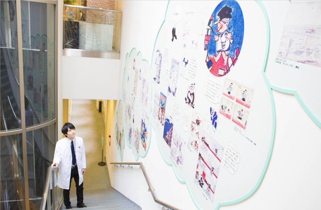 
Các khung truyện cùng kịch bản do chính tay họa sĩ Tezuka sáng tác được trưng bày trên tường.
