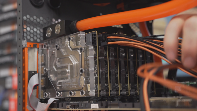  Thoải mái Crossfire 7 chiếc AMD R9 NANO với tản nhiệt nước cực mát. 