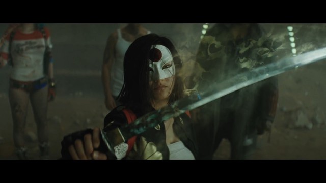
Katana (Karen Fukuhara) nữ kiếm sĩ với thanh kiếm mang quyền năng huyền bí.
