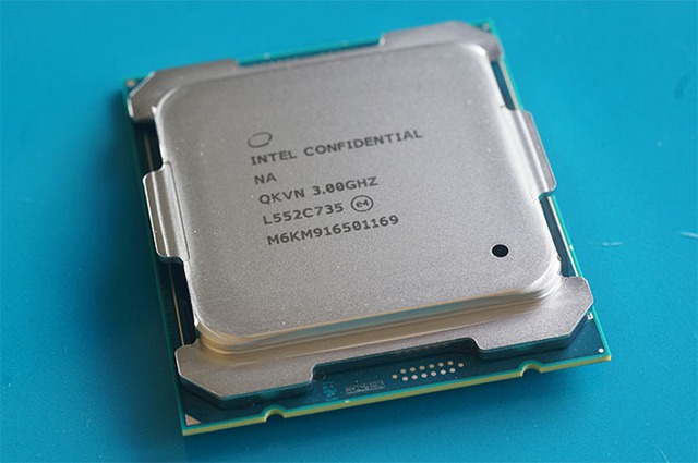 
Intel khiến mọi người ngạc nhiên với vi xử lý 10 nhân Core i7-6950X
