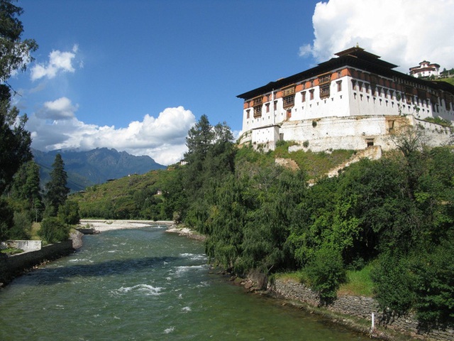  Người dân Bhutan sống hòa hợp với thiên nhiên nhằm phát triển một xã hội bền vững. 