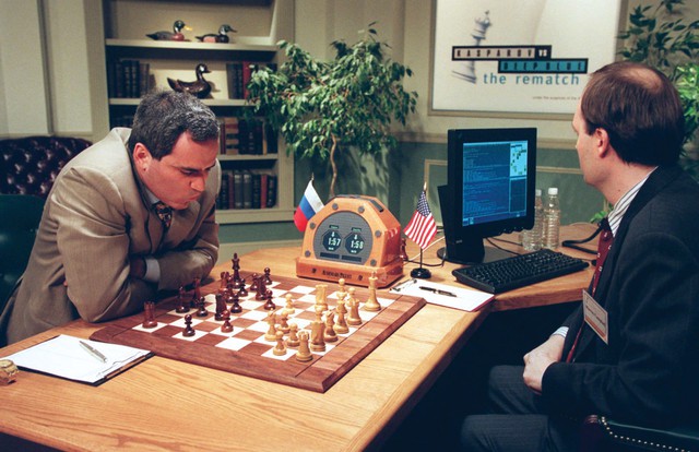  Kasparov đối đầu với Deep Blue. 