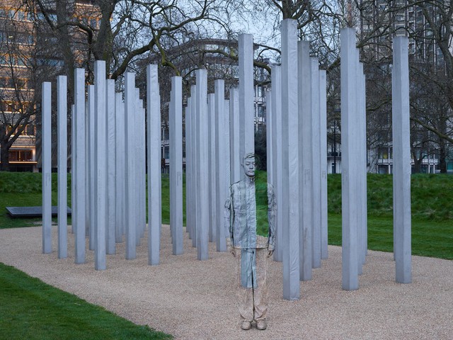 Bolin “thoắt ẩn thoắt hiện” tại khu vực tưởng niệm Mùng 7 tháng 7, thuộc phạm vi công viên Hyde, Luân Đôn.