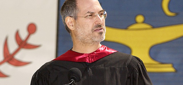Steve Jobs tại lễ tốt nghiệp của trường đại học Stanford năm 2005