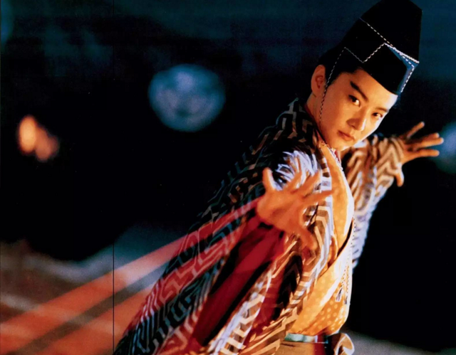  Ở cảnh giới cao nhất, người luyện Bạo Vũ Lê Hoa Châm có thể phá vỡ cây bích ngọc tiêu trên tay Hoàng Dược Sư. 