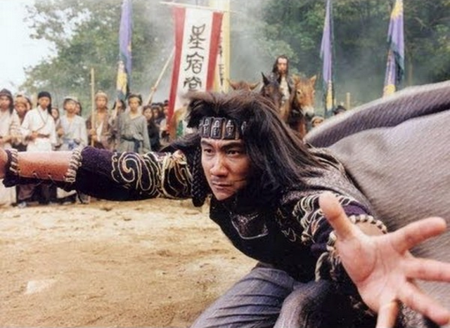 
Xét về bối cảnh kiếm hiệp của Kim Dung, Tiêu Phong là tiền bối so với Quách Tĩnh.
