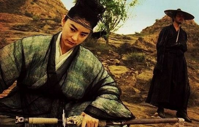 
Trong truyện Kim Dung, có hai con đường để bạn trở thành cao thủ võ lâm. Một là nhờ võ công, hai nhờ tài dùng độc.

