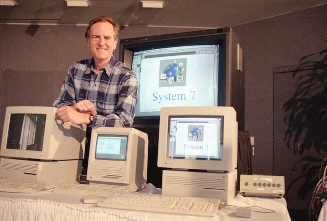  Cựu CEO John Sculley và những sản phẩm của Apple 