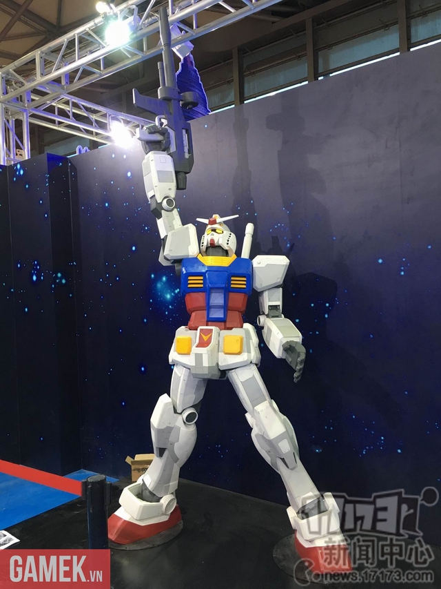 
Dáng đứng kinh điển của Gundam RX-78-2
