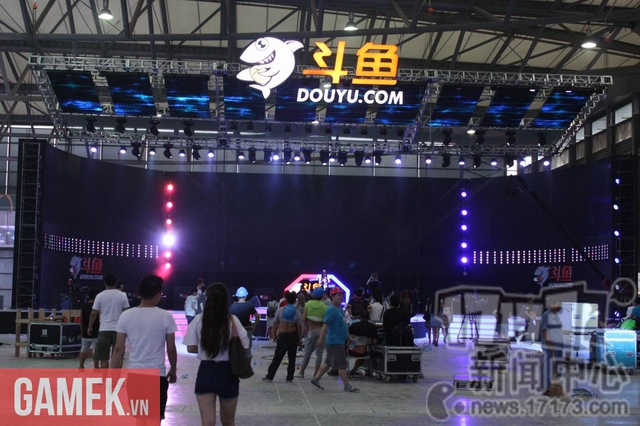
Sân khấu Douyu với màn hình lớn, chắc chắn để stream game đây mà
