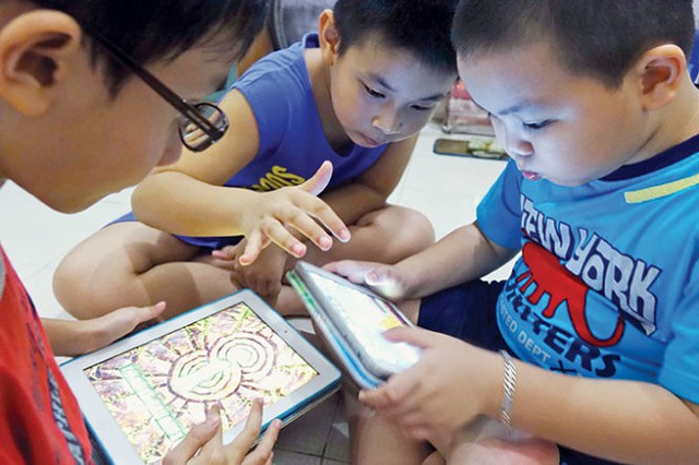 Trẻ em Việt Nam dùng smartphone/tablet chủ yế để chơi game và xem Youtube