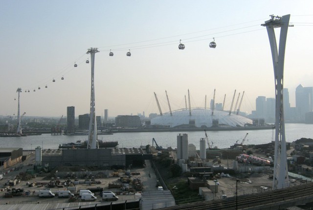  Cáp treo nối liền hai bở sông Thames tại Anh. 