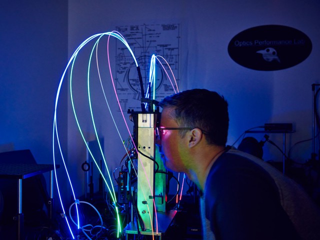  Kỹ sư hệ thống quang học của Magic Leap, ông Eric Browy. 