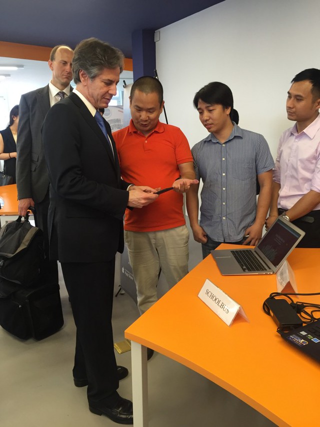  Nguyễn Hoàng Anh vinh dự giới thiệu Fastsell tới Ngài Thứ trưởng Ngoại giao Mỹ Antony Blinken trong chuyến thăm Vietnam Silicon Valley 