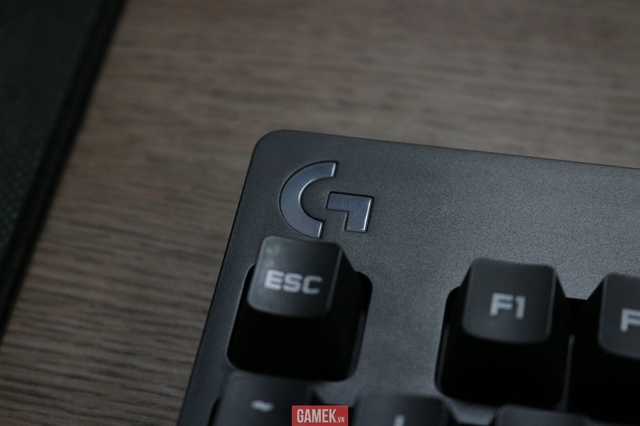 
Keycap của bàn phím G610 hay G810 đều được làm bằng nhựa, được đổ bóng, nhìn khá đẹp và bắt mắt. Độ dày của keycap cũng đạt tiêu chuẩn.
