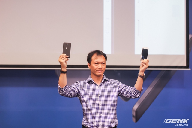 Ông Đặng Hồng Phong, Giám đốc mảng Thiết bị di động Microsoft Việt Nam, với chiếc Lumia 650 mới.