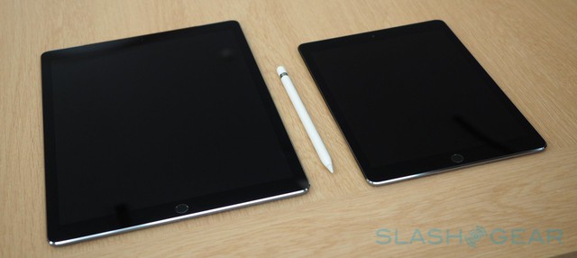 
Khi đặt cạnh người tiền nhiệm của mình, iPad Pro 9,7 inch trông thật khiêm tốn.
