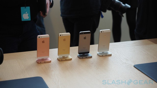 
Tất nhiên, thế hệ iPhone SE trong năm nay được nâng cấp đáng kể về mặt vi xử lý, tích hợp chip Apple A9.
