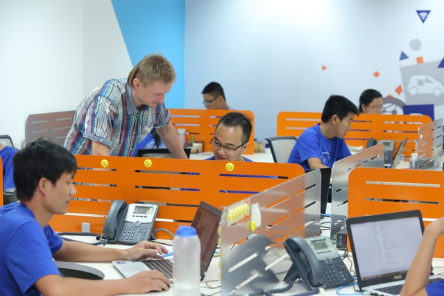 Đi đầu trong việc thúc đẩy sự phát triển nguồn nhân lực CNTT tại Việt Nam, Luxoft triển khai chương trình Lập trình viên Tập sự Luxoft Automotive University góp phần khơi gợi đam mê, đinh hướng và chuẩn bị kiến thức cho những bạn trẻ mong muốn được tham gia vào ngành công nghệ cao cấp mà Luxoft đang theo đuổi.