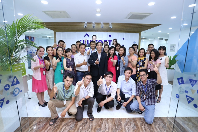 Sau 8 năm hoạt động, Luxoft Việt Nam đã xây dựng được một môi trường làm việc linh hoạt và thoải mái, từ đó xây dựng một tập thể đoàn kết và đầy nội lực, được tập đoàn Luxoft khẳng định và tin tưởng, như chia sẻ của chị Nguyễn Thanh An (Test Manager): “Tại Luxoft, chúng tôi không chỉ là đồng nghiệp mà đã trở thành thành viên trong 1 gia đình lớn Luxoft Việt Nam.”