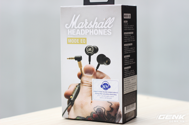  Marshall Mode EQ gây ấn tượng với người dùng ngay từ dòng chữ viết tay nắn nót quen thuộc trên vỏ hộp. Hình dáng chiếc tai nghe in-ear được khắc họa rõ nét. 