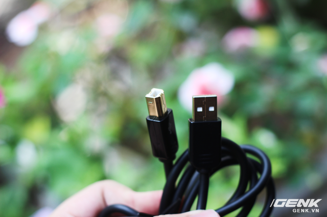  Dây kết nối USB đi kèm 