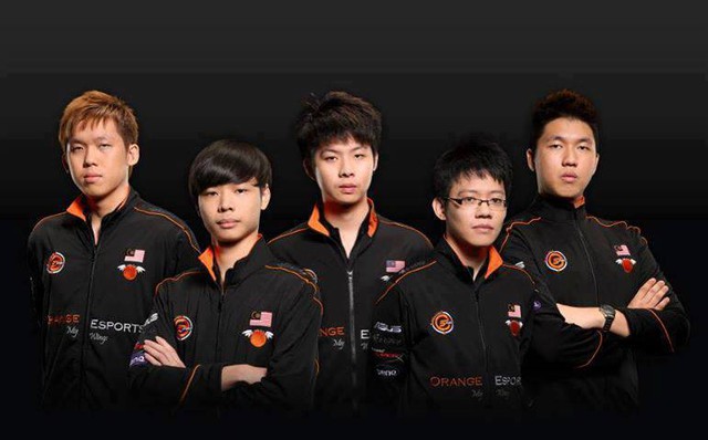 
Team Orange tại The Internation 3 (từ trái sang): Mushi, Net, kYxY, Xtinct, Ohaiyo.
