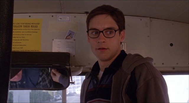 
Peter Parker phải sử dụng phương tiện xe Bus để di chuyển
