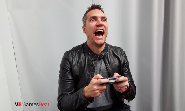 
Nhà thiết kế Jake Solomon của hãng Firaxis thể hiện cảm xúc vui sướng khi XCOM 2 được ra mắt
