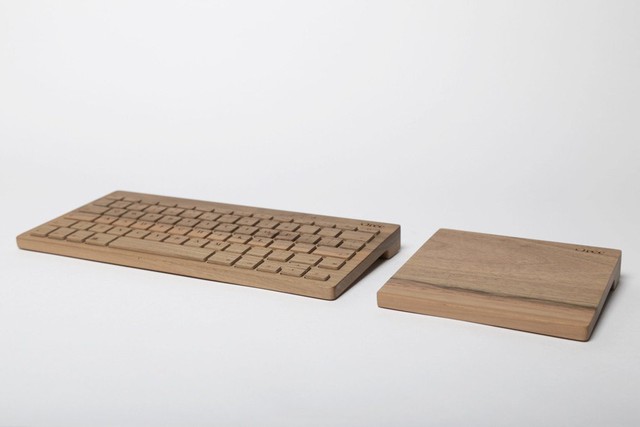  Touchpad cũng làm từ gỗ. 