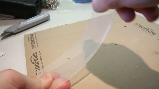  Chúng ta dùng miếng nhựa dẻo này để tạo lực đàn hồi 