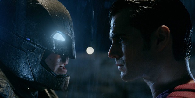 Batman V Superman: Dawn of Justice hé lộ cảnh chạm trán mới